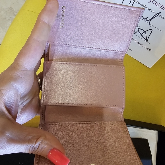 BNWT FULL INCLUSION RARE ROSE GOLD CHANEL COMPACT WALLET - Picture 3 of 4